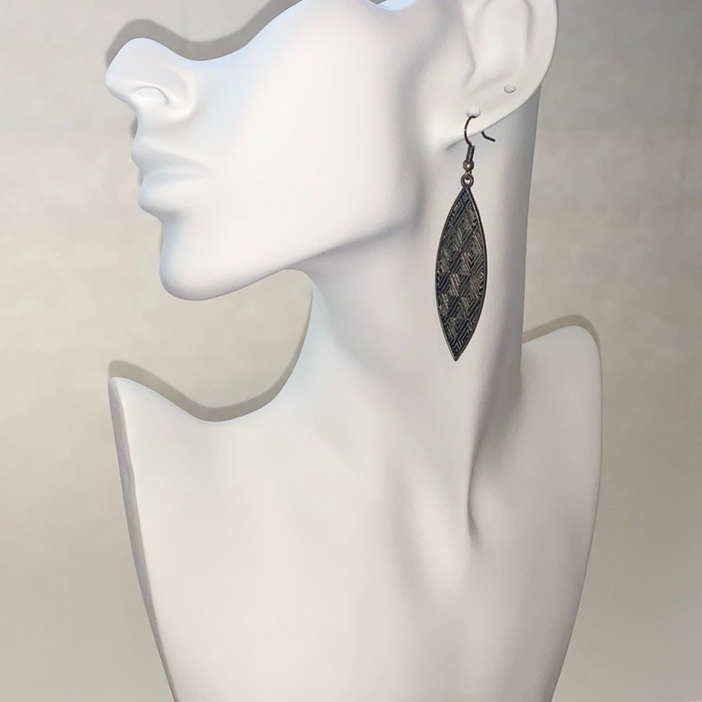 2/$10 diamond design earrings 🔸🔶🔸